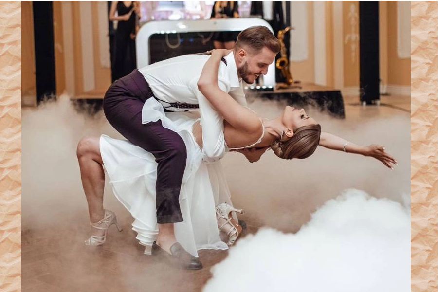 Białe szpilki damskie – kiedy warto je wybrać i z czym je nosić?