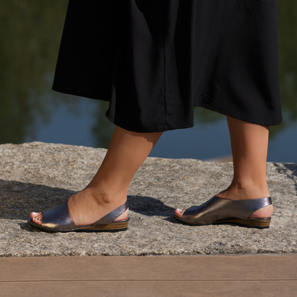 Skórzane sandałki z asymetryczną cholewką - BOCCATO 167.590 METALICZNE