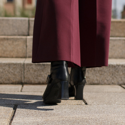 Hiszpańskie botki z wycięciem - HISPANITAS HI254244 CZARNE