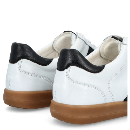 Wygodne trampki ze skóry - CAPRICE 9-23705-44 BIAŁE