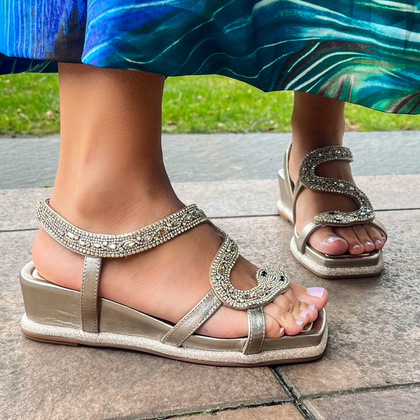 Eleganckie hiszpańskie sandały na niskim koturnie - ALMA EN PENA V240736 STARE ZŁOTO