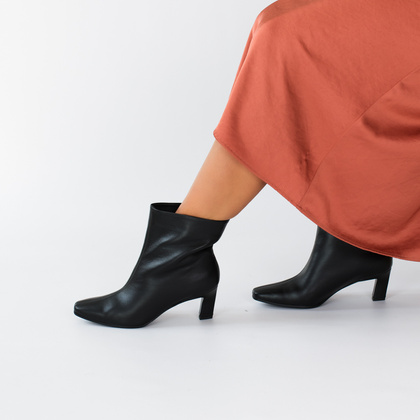 Skórzane botki na obcasie - TYMOTEO G1076 CZARNE LICO