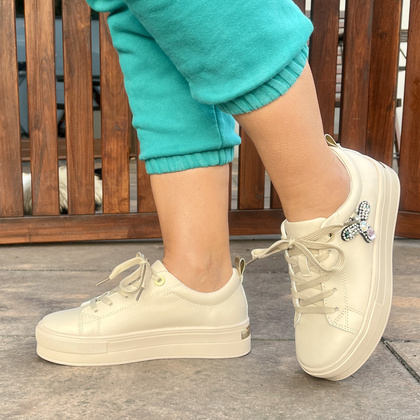 Sportowe buty damskie z owadem - FILIPPO DP6042/24 BEŻOWE
