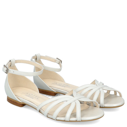 Ślubne sandałki na płaskim obcasie - KOTYL 0041 ECRU PERŁOWE