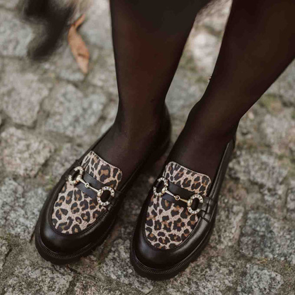 Skórzane mokasyny z ozdobą - TYMOTEO G1070 CZARNE PANTERKA