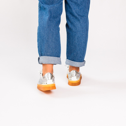 Błyszczące sneakersy damskie - EKP 3929K BIAŁE