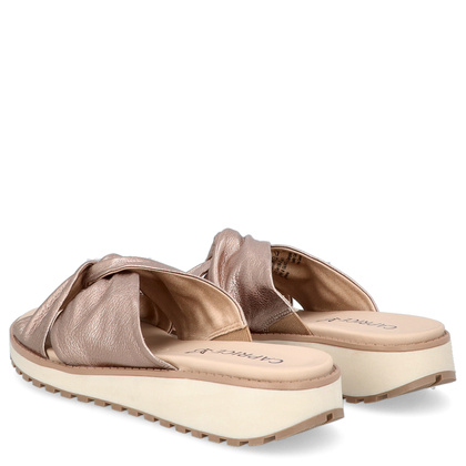 Wygodne klapki ze skóry - CAPRICE 9-27202-42 ZŁOTE