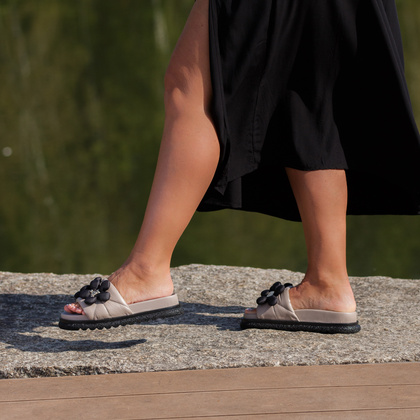 Skórzane klapki damskie - BOCCATO 475.068 BEŻOWE