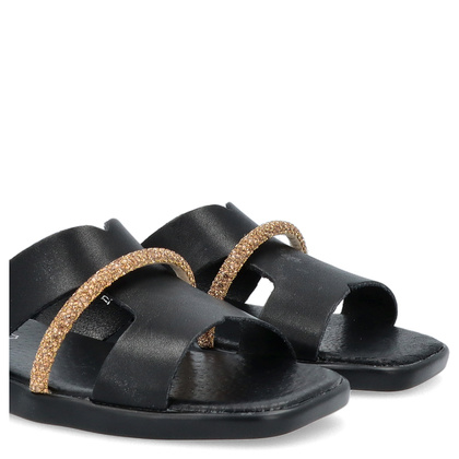 Płaskie klapki ze skóry - FILIPPO DK6878/25 CZARNE