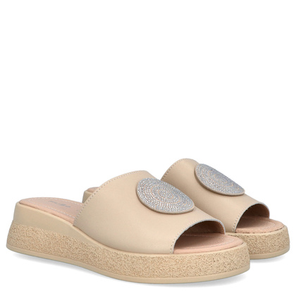 Skórzane klapki na platformie - FILIPPO DK6987/25 BEŻOWE