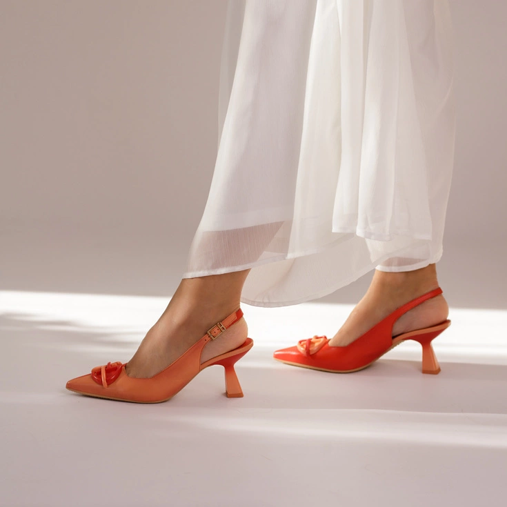 Koralowe czółenka HISPANITAS CHV253867 – ogniste buty na Sylwestra dla pewnych siebie kobiet