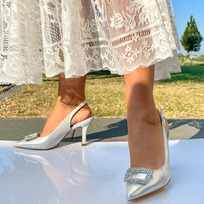 Szpilki bez pięty z ozdobą - MENBUR 25879 SREBRNE