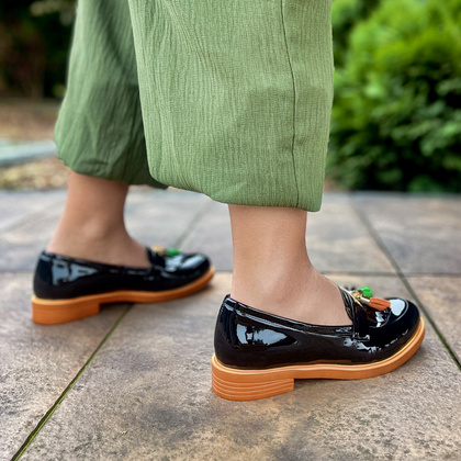 Skórzane mokasyny na kontrastowej podeszwie - TYMOTEO A1002 CZARNE+POMARAŃCZ