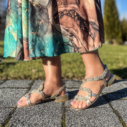 Eleganckie hiszpańskie sandały - ALMA EN PENA V240730 ZŁOTE
