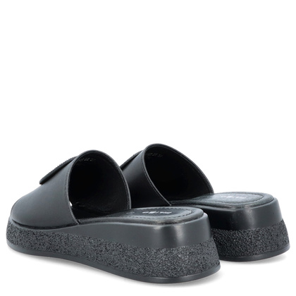 Skórzane klapki na platformie - FILIPPO DK6987/25 CZARNE