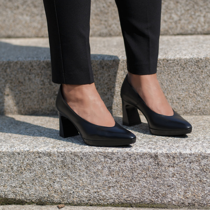 Hiszpańskie czółenka na słupku - HISPANITAS HV254245 CZARNE