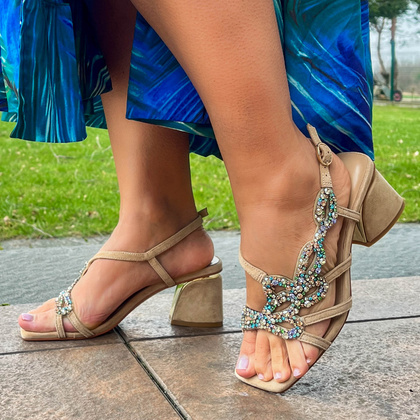 Hiszpańskie sandały na słupku - ALMA EN PENA V240715 BEŻOWE