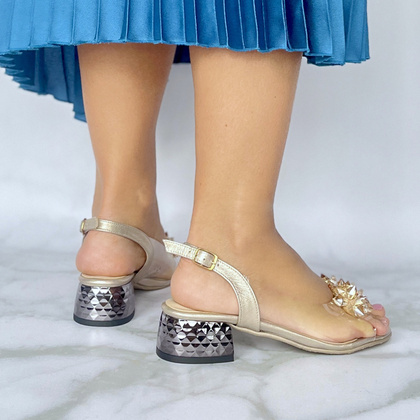 Silikonowe sandałki na niskim obcasie - TYMOTEO 476-37 ZŁOTE