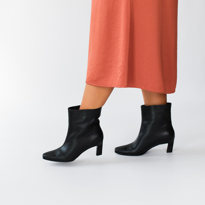 Skórzane botki na obcasie - TYMOTEO G1076 CZARNE LICO