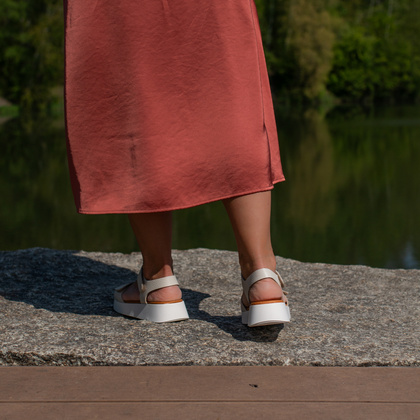 Skórzane sandały zapinane na rzep - OH! MY SANDALS 5650 KREMOWE