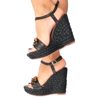 Sandały na koturnie z modnym łańcuchem - TYMOTEO IDRO CZARNE