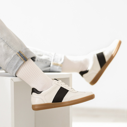 Wygodne trampki ze skóry - CAPRICE 9-23705-44 BIAŁE