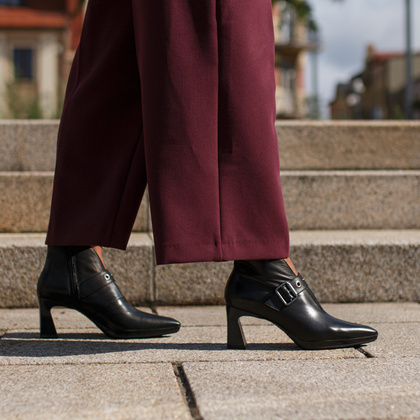 Hiszpańskie botki z wycięciem - HISPANITAS HI254244 CZARNE