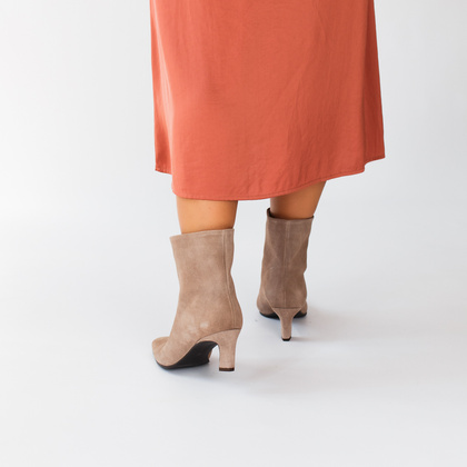 Skórzane botki na obcasie - TYMOTEO G1076 BEŻOWE