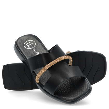 Płaskie klapki ze skóry - FILIPPO DK6878/25 CZARNE