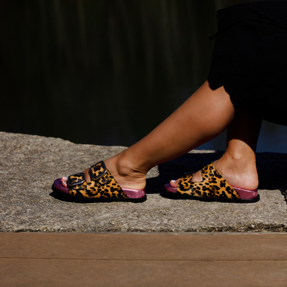 Skórzane klapki damskie - GIOSEPPO 75453 PANTERKA