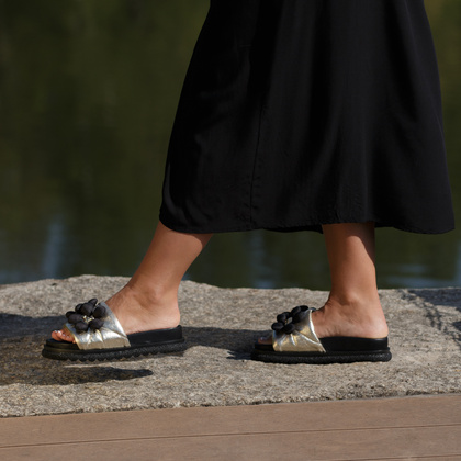 Skórzane klapki damskie - BOCCATO 475.068 ZŁOTE