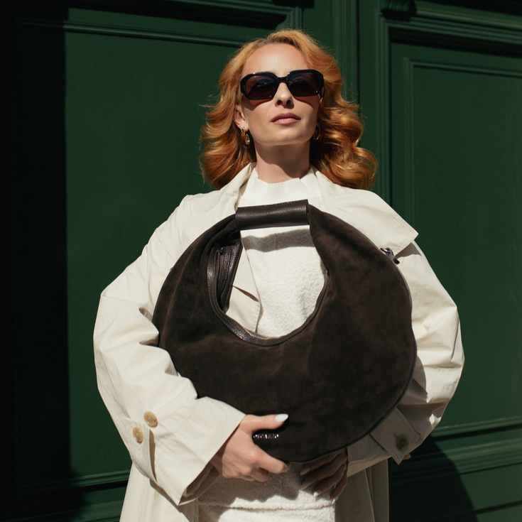 Okrągła torebka ze zamszu - TOSCANIO G89 BRĄZOWA