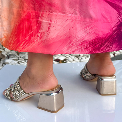 Hiszpańskie klapki na słupku - ALMA EN PENA V240707 ZŁOTE