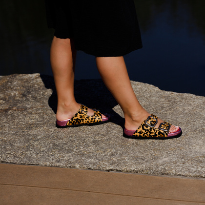 Skórzane klapki damskie - GIOSEPPO 75453 PANTERKA