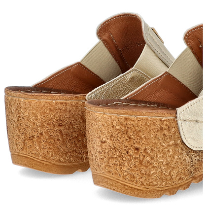 Skórzane klapki na koturnie - LEMAR 50109 ZŁOTE