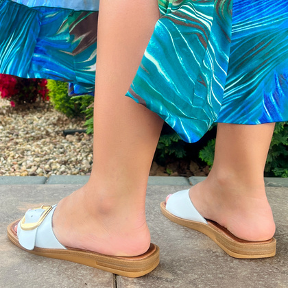 Skórzane klapki z klamerką - POTOCKI 24-64307WH BIAŁE