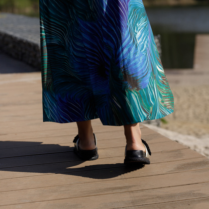 Skórzane klapki damskie z kwiatem - BOCCATO 475.24-121 ZŁOTE