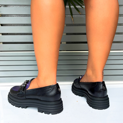 Skórzane mokasyny z ozdobą - LAURA MESSI 2692 CZARNO-FIOLETOWE