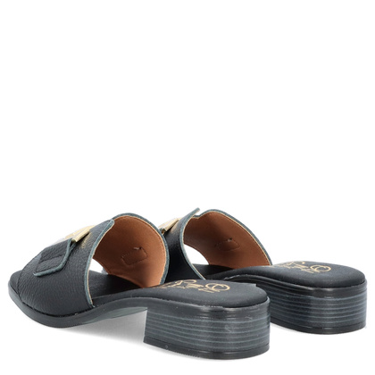 Skórzane klapki z ozdobą - OH! MY SANDALS 5605 CZARNE