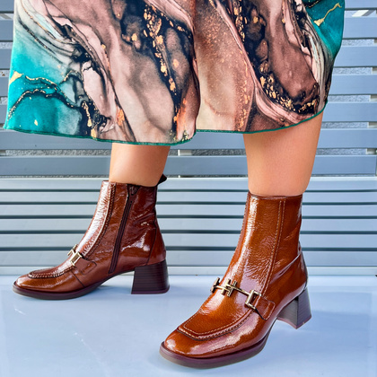 Lakierowane botki na słupku - HISPANITAS HI243727 BRĄZOWE