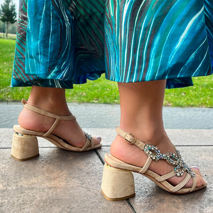 Hiszpańskie sandały na słupku - ALMA EN PENA V240715 BEŻOWE