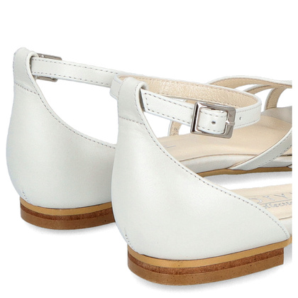 Ślubne sandałki na płaskim obcasie - KOTYL 0041 ECRU PERŁOWE