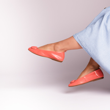 Hiszpańskie baleriny ze skóry lakierowanej - WONDERS A-86120 KORALOWE