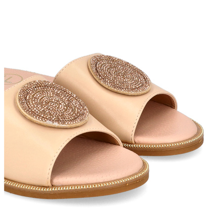 Eleganckie klapki z ozdobą - FILIPPO DK6217/24 BEŻ