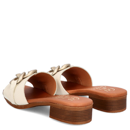 Skórzane klapki z ozdobą - OH! MY SANDALS 5348 BEŻOWE