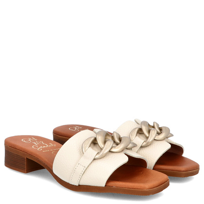 Skórzane klapki z ozdobą - OH! MY SANDALS 5348 BEŻOWE