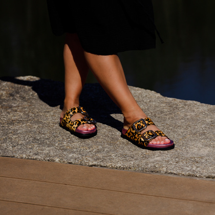 Skórzane klapki damskie - GIOSEPPO 75453 PANTERKA