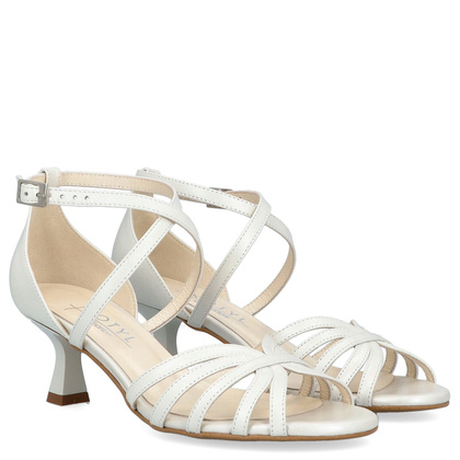 Skórzane sandałki do tańca na niskim obcasie - KOTYL 3823 PERŁOWE ECRU