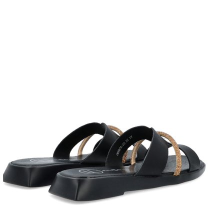 Płaskie klapki ze skóry - FILIPPO DK6878/25 CZARNE