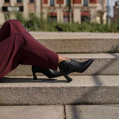 Hiszpańskie botki z wycięciem - HISPANITAS HI254244 CZARNE